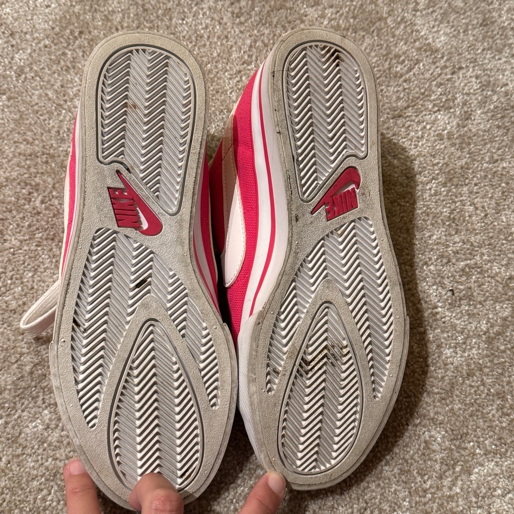 Nike shoes - Picture 4 of 4